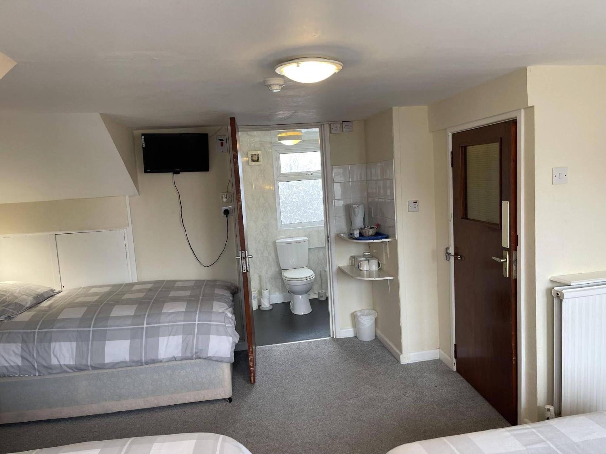 Lamplighter Guesthouse Plymouth Room photo