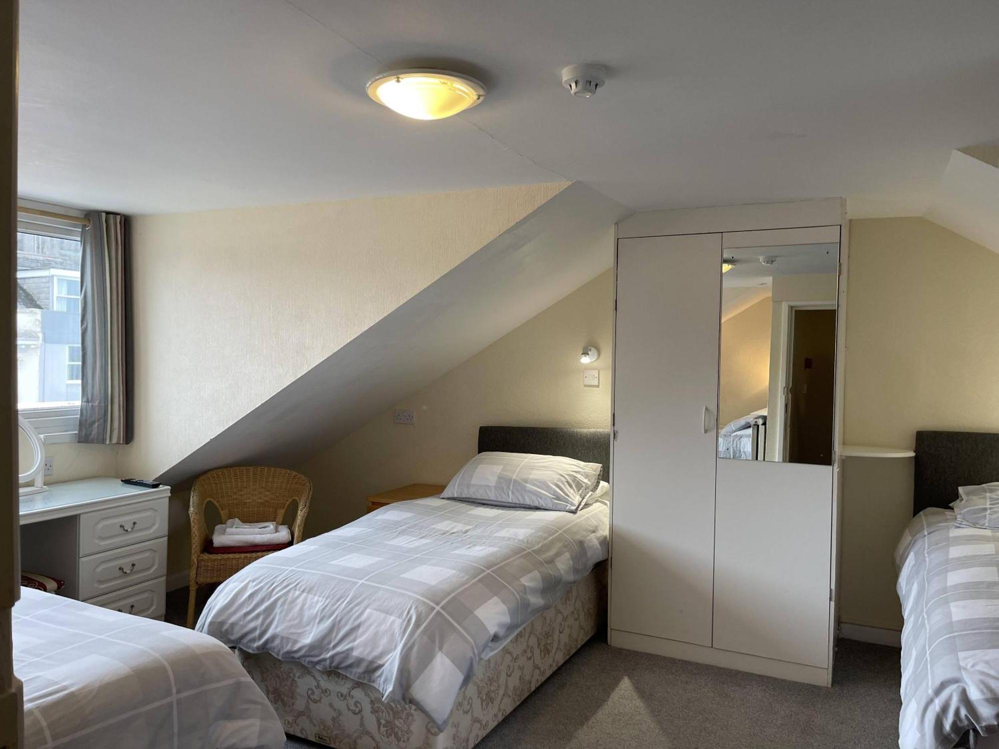 Lamplighter Guesthouse Plymouth Room photo