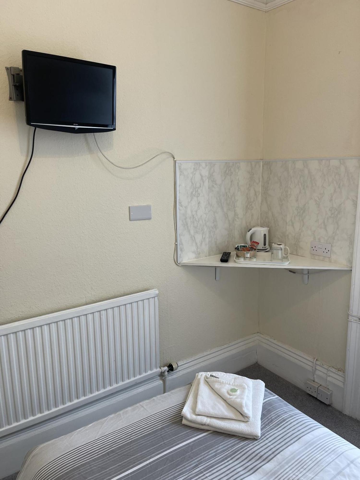 Lamplighter Guesthouse Plymouth Room photo
