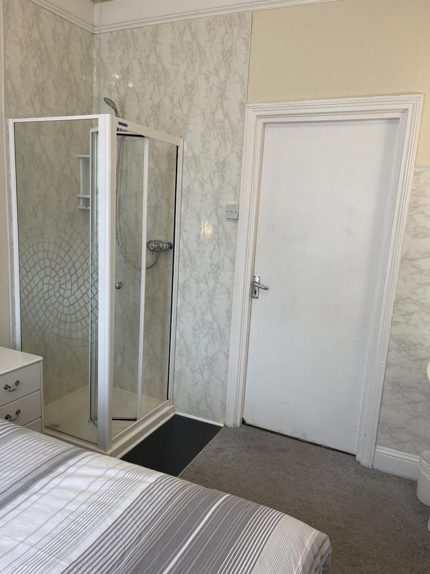Lamplighter Guesthouse Plymouth Room photo
